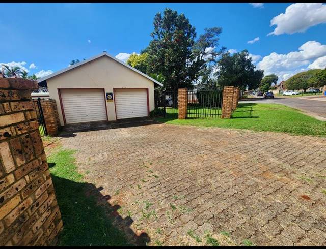 3 BEDROOM HOUSE FOR SALE IN MAGALIESKRUIN